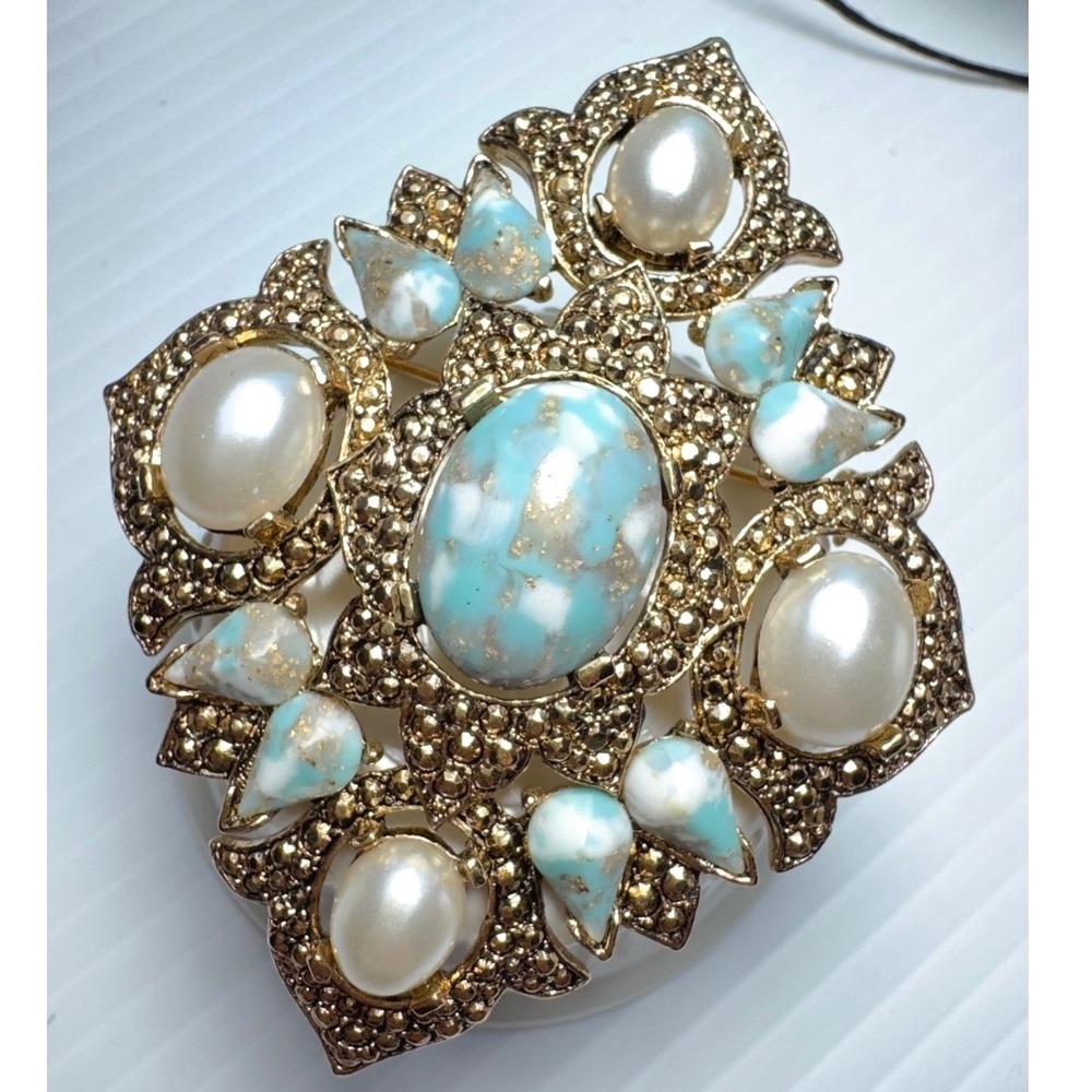 Vintage 1968 Sarah Coventry Brooch Remembrance Gold Tone Acrylic Signed